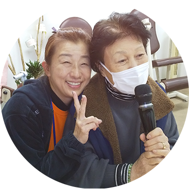 カラオケをしているご利用者